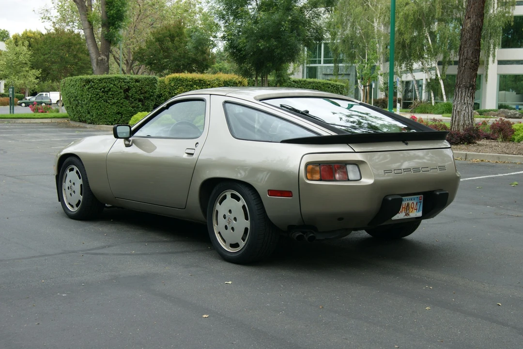 1985 Porsche 928 S - Image 5 of 23