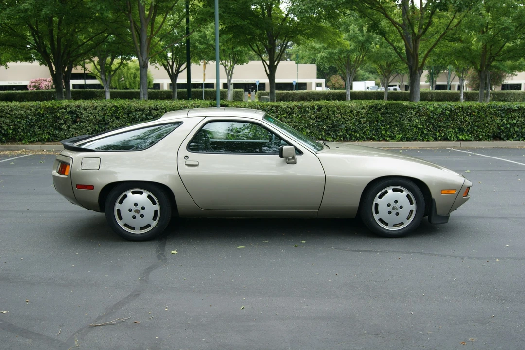 1985 Porsche 928 S - Image 4 of 23