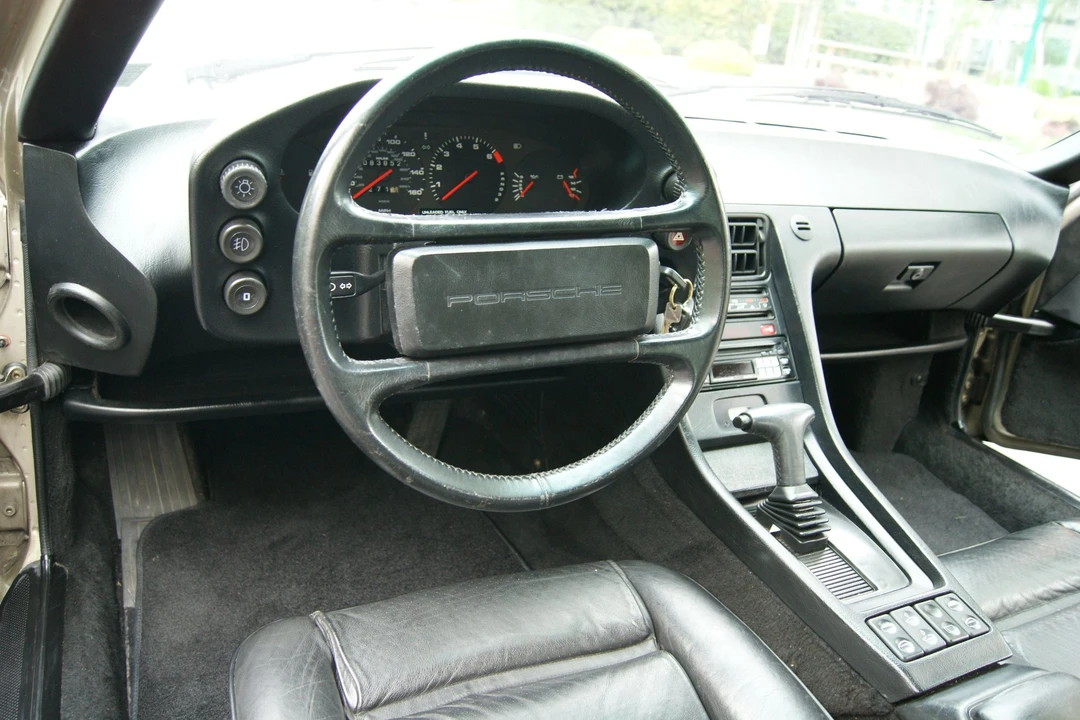 1985 Porsche 928 S - Image 12 of 23