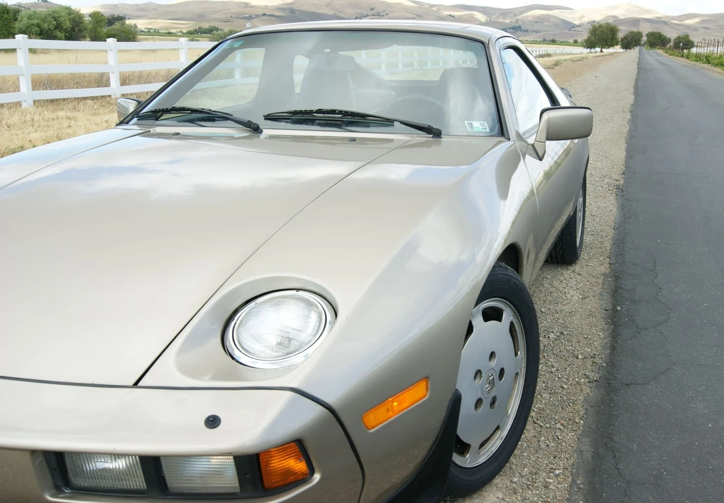 1985 Porsche 928 S - Image 10 of 23