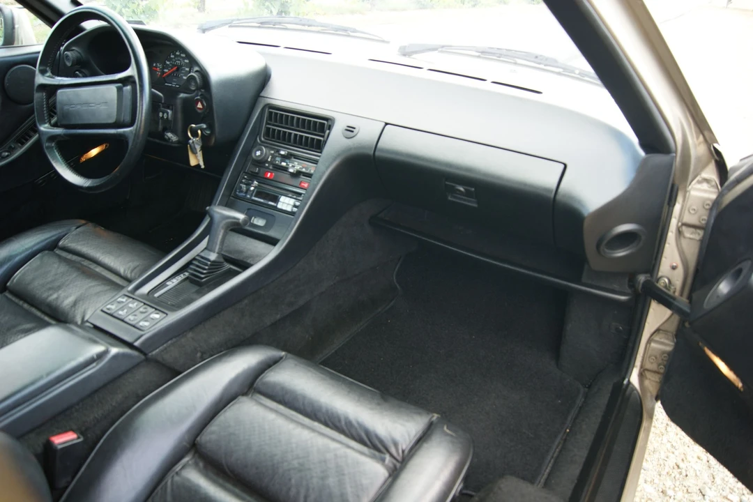 1985 Porsche 928 S - Image 13 of 23