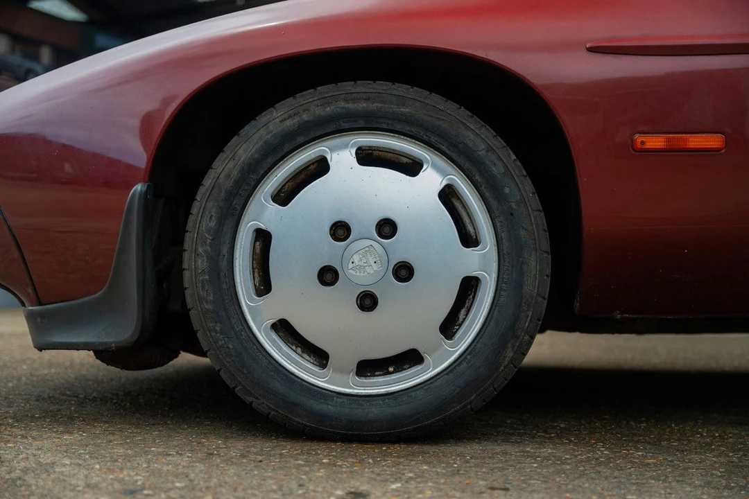 1985 Porsche 928 S - Image 18 of 30