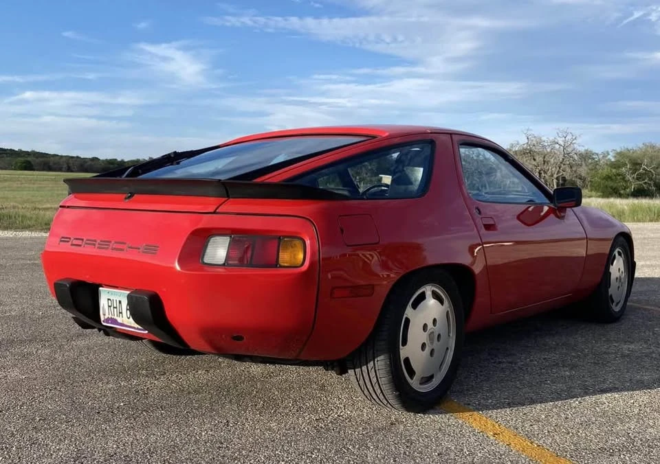 1985 Porsche 928 - Image 2 of 14