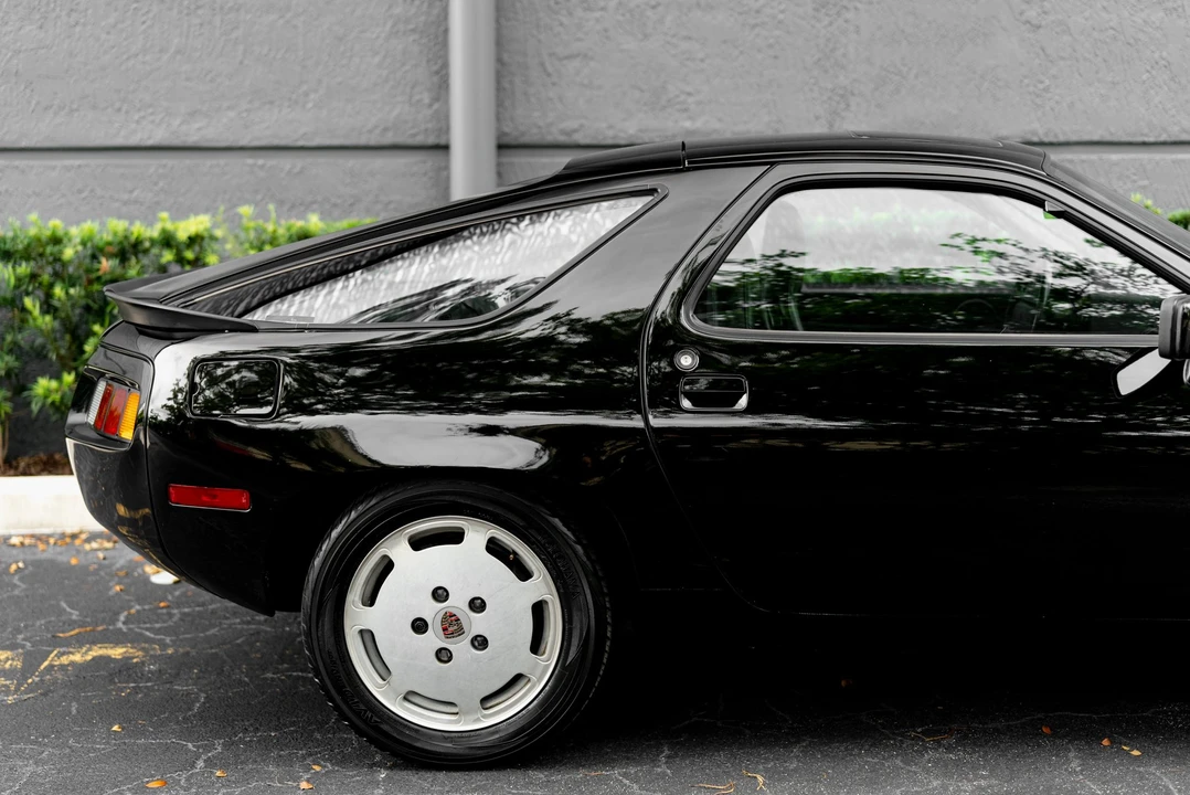 1985 Porsche 928 S - Image 14 of 31