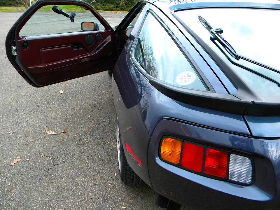 1985 Porsche 928 S - Image 12 of 31