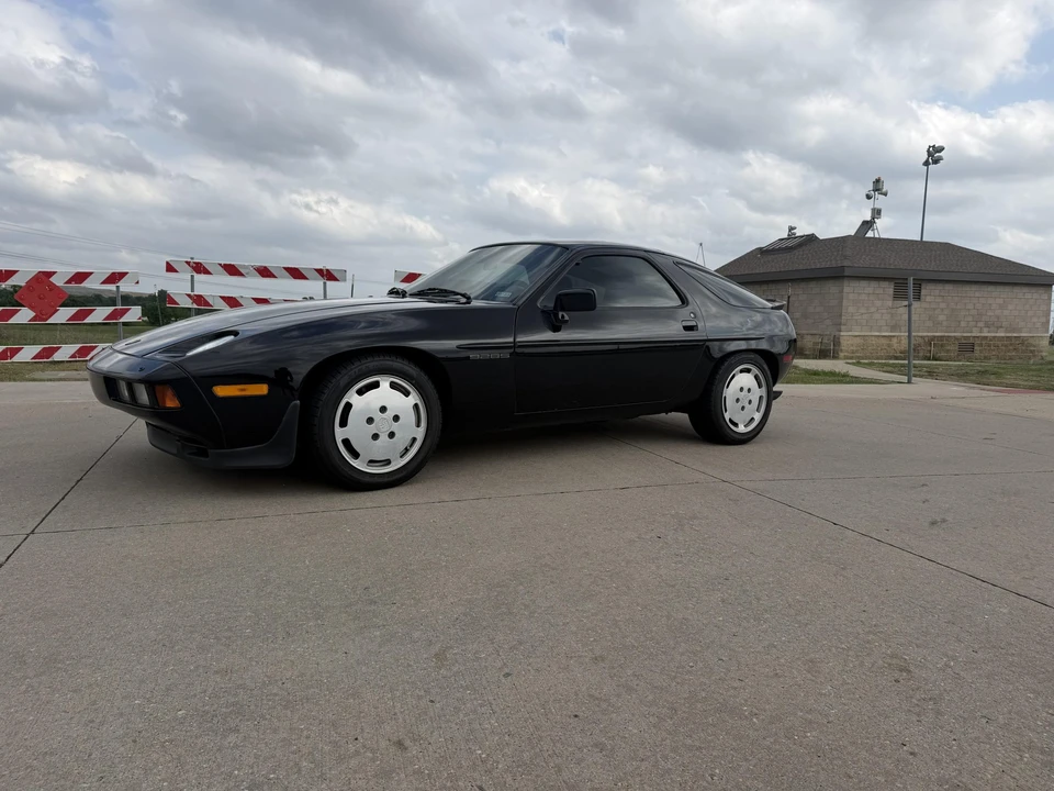 1985 Porsche 928 S - Image 2 of 31