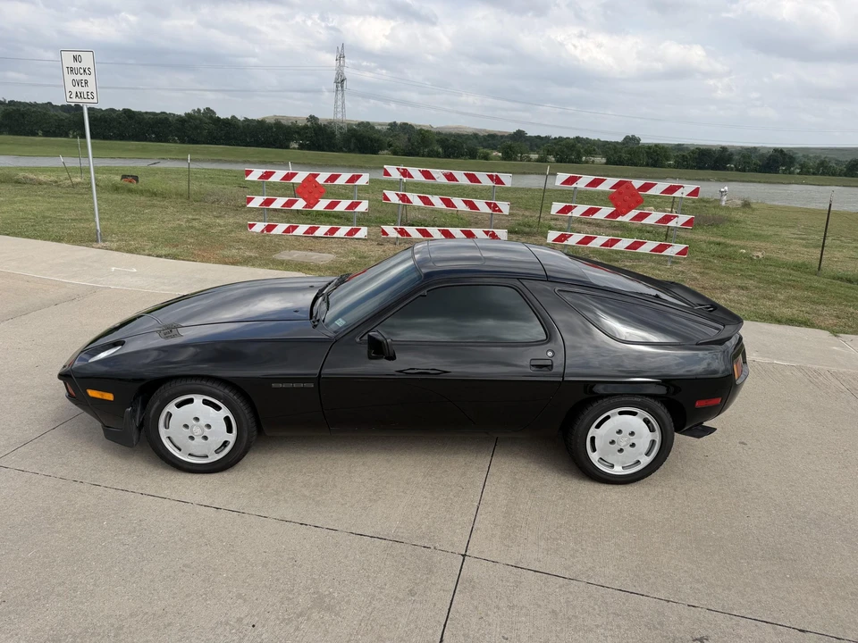 1985 Porsche 928 S - Image 6 of 31