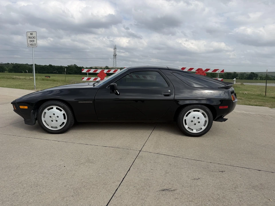1985 Porsche 928 S - Image 5 of 31