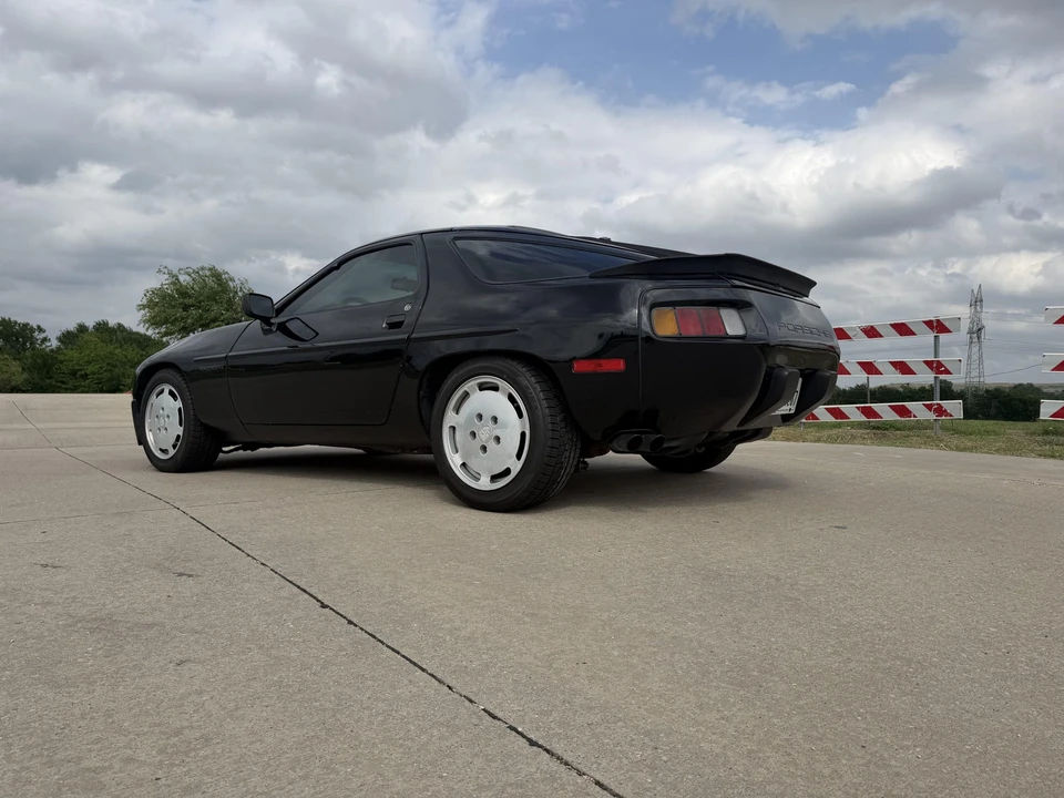 1985 Porsche 928 S - Image 8 of 31