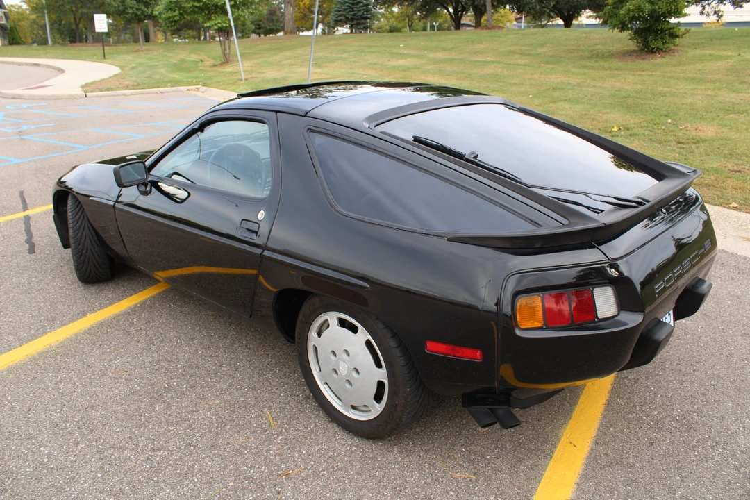 1985 Porsche 928 S - Image 9 of 31