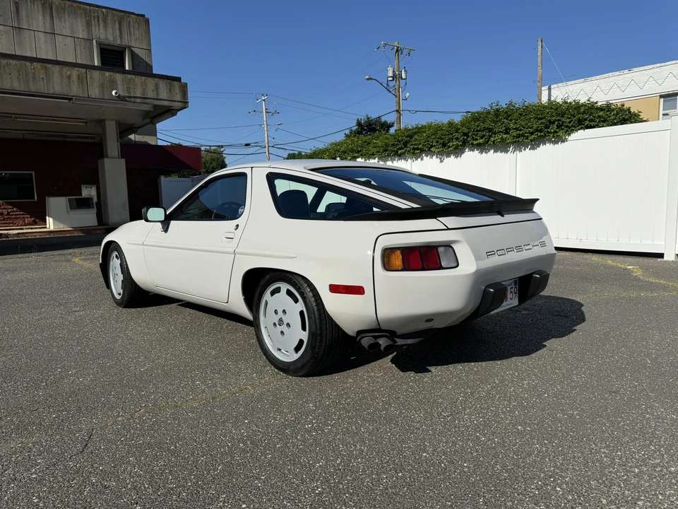 1985 Porsche 928 S - Image 11 of 31