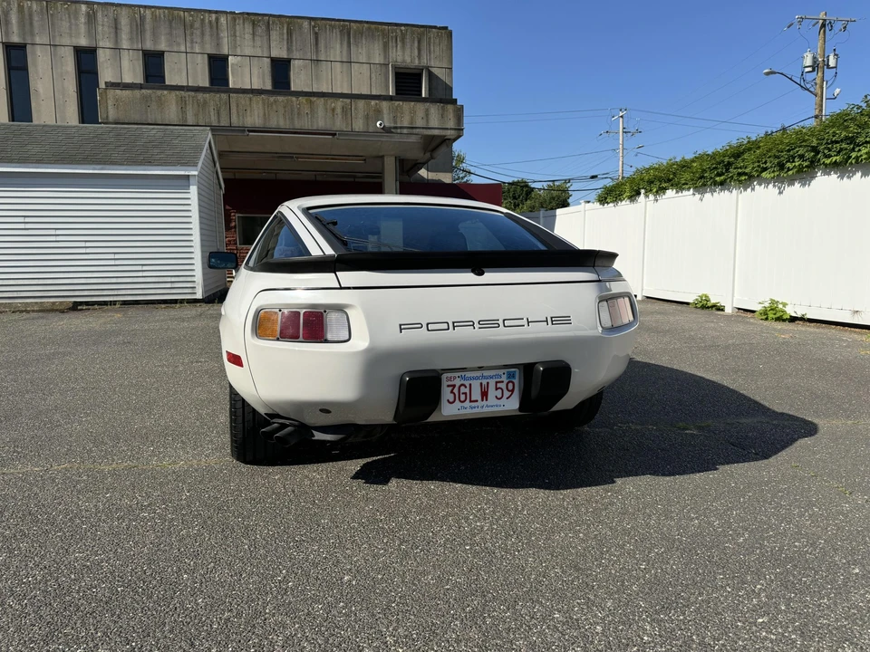1985 Porsche 928 S - Image 13 of 31