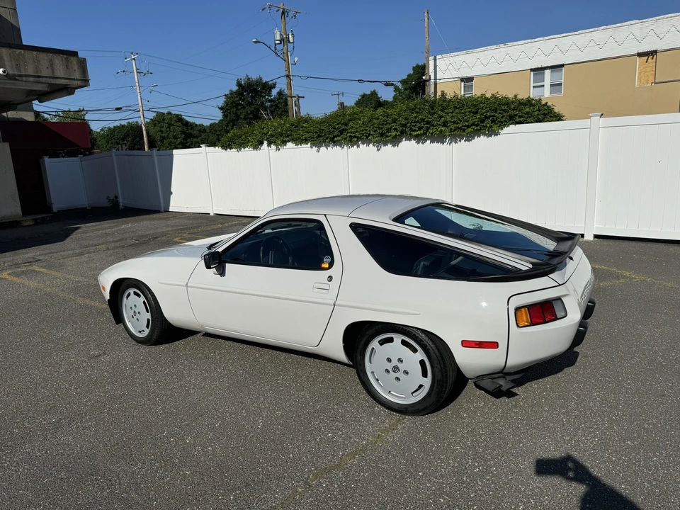 1985 Porsche 928 S - Image 10 of 31