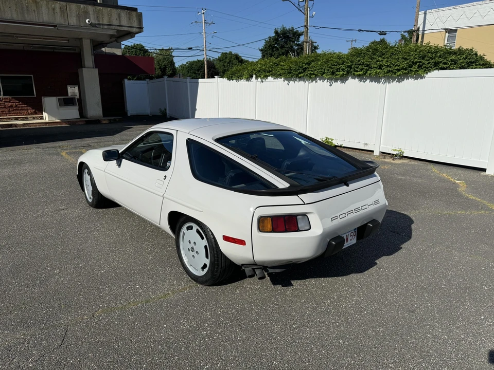 1985 Porsche 928 S - Image 12 of 31