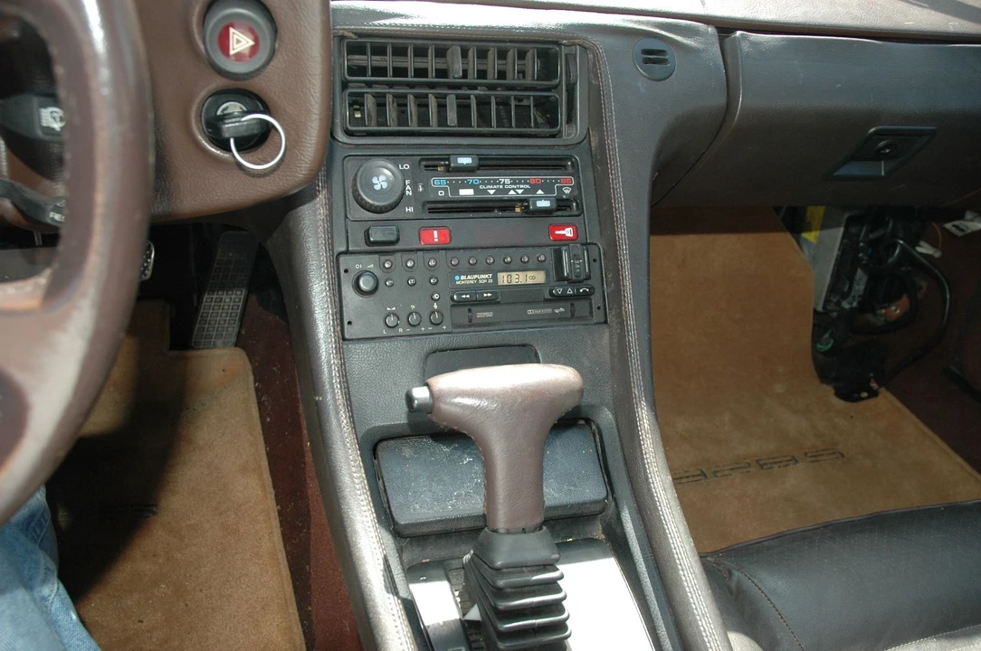 1985 Porsche 928 S - Image 6 of 13