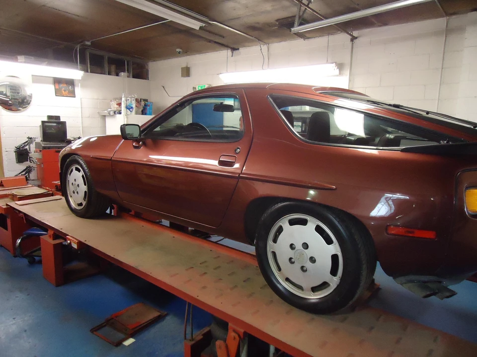 1985 Porsche 928 S - Image 25 of 31