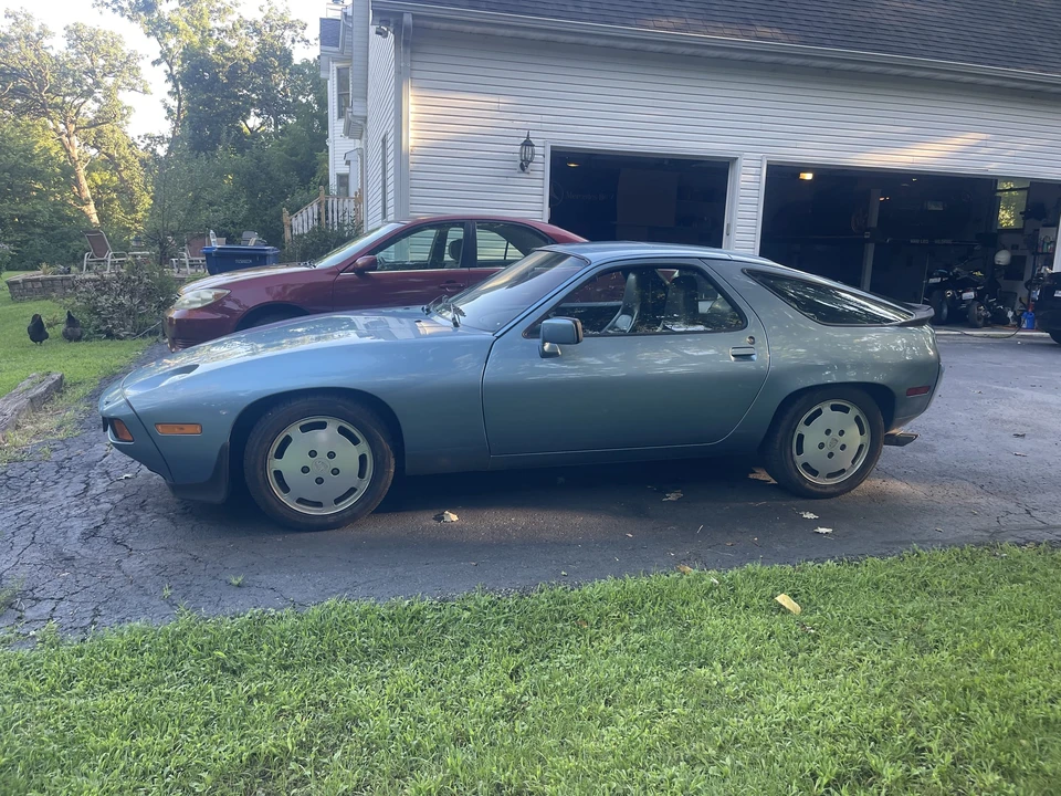 1985 Porsche 928 S - Image 12 of 31