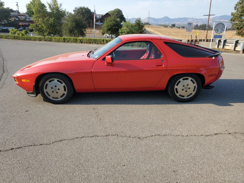 1985 Porsche 928 S - Image 8 of 31