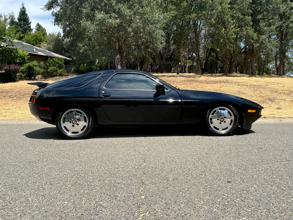 1985 Porsche 928 S - Image 7 of 31