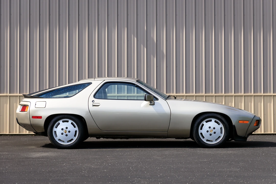 1985 Porsche 928 S - Image 14 of 31