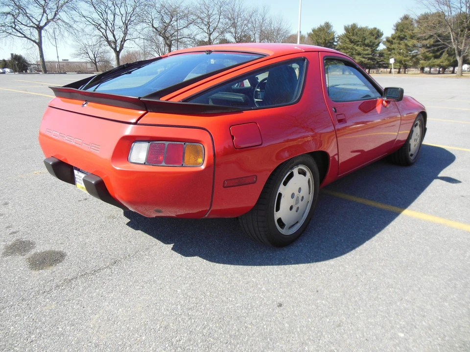 1985 Porsche 928 S - Image 12 of 31