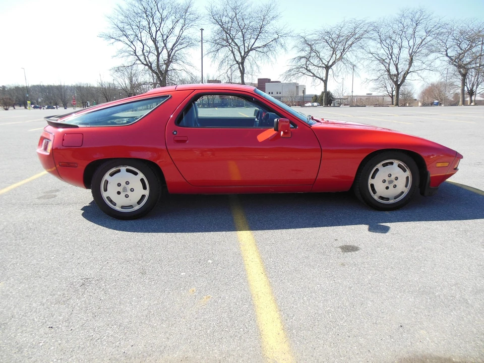 1985 Porsche 928 S - Image 16 of 31