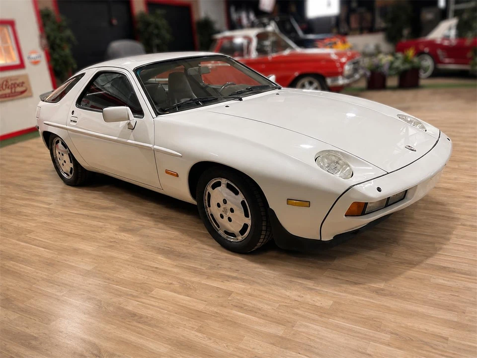 1985 Porsche 928 S - Image 5 of 17