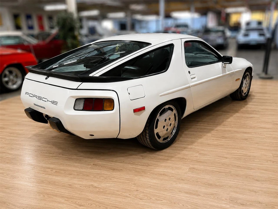 1985 Porsche 928 S - Image 7 of 17