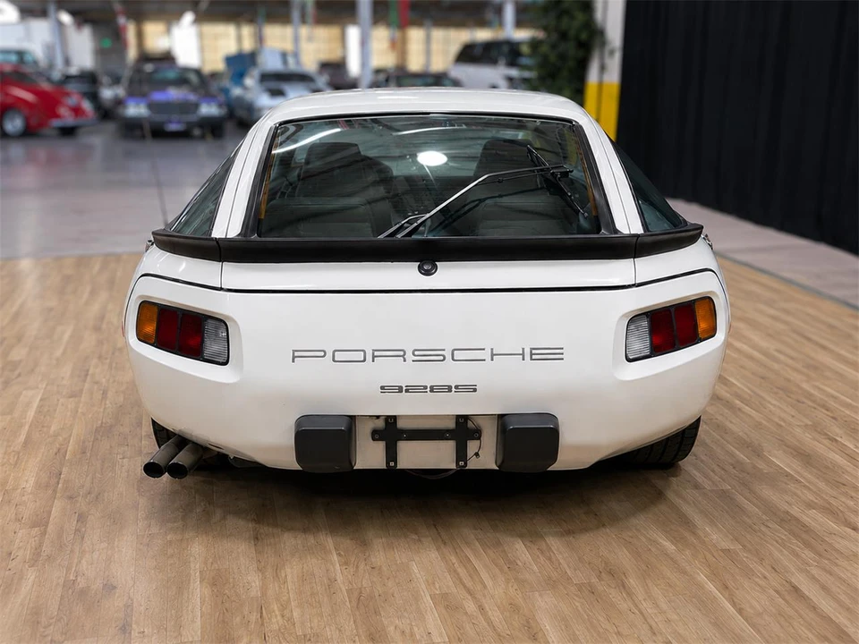 1985 Porsche 928 S - Image 8 of 17
