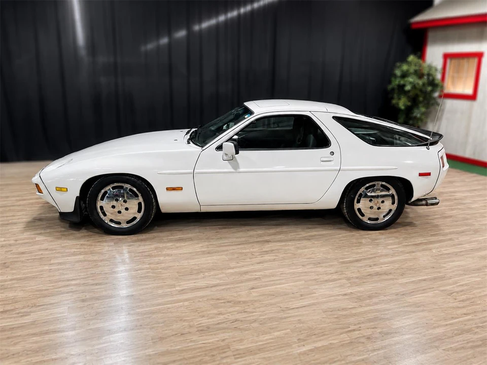 1985 Porsche 928 S - Image 10 of 17