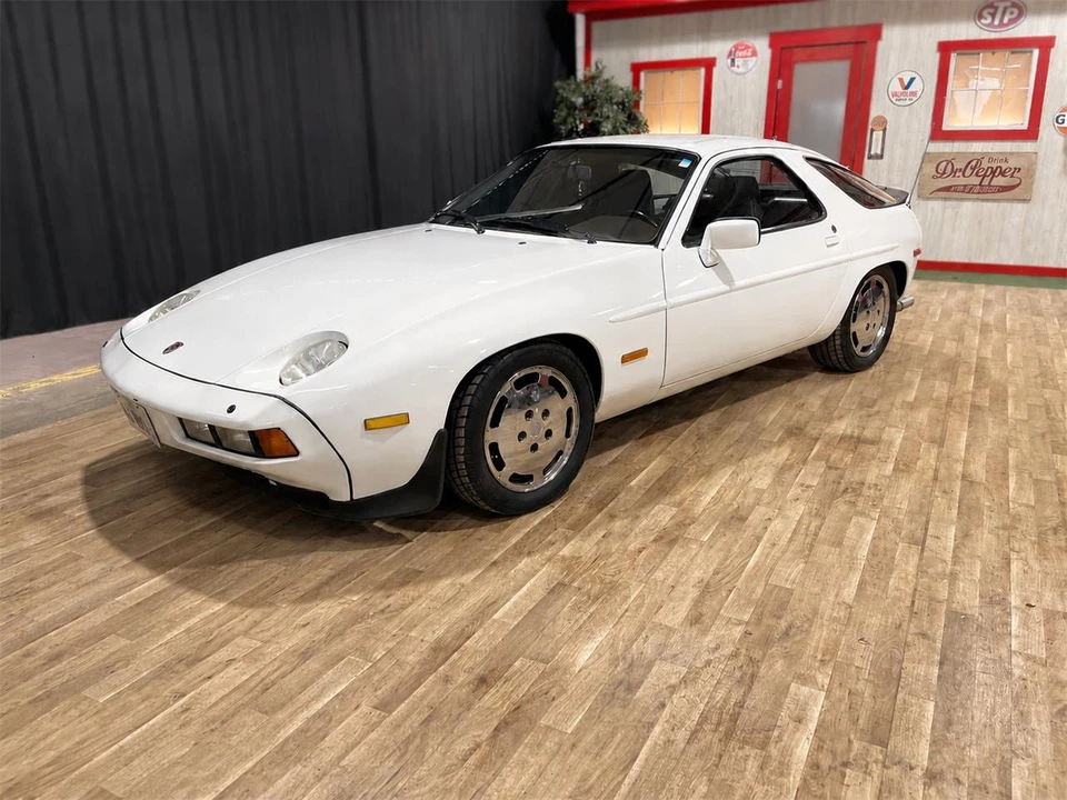 1985 Porsche 928 S - Image 11 of 17