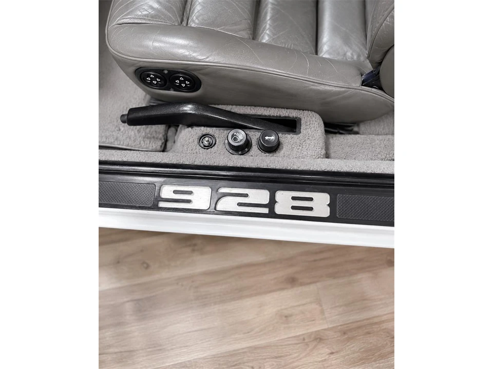 1985 Porsche 928 S - Image 12 of 17