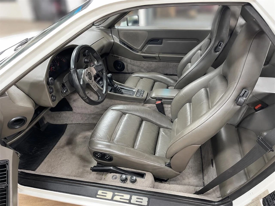 1985 Porsche 928 S - Image 13 of 17