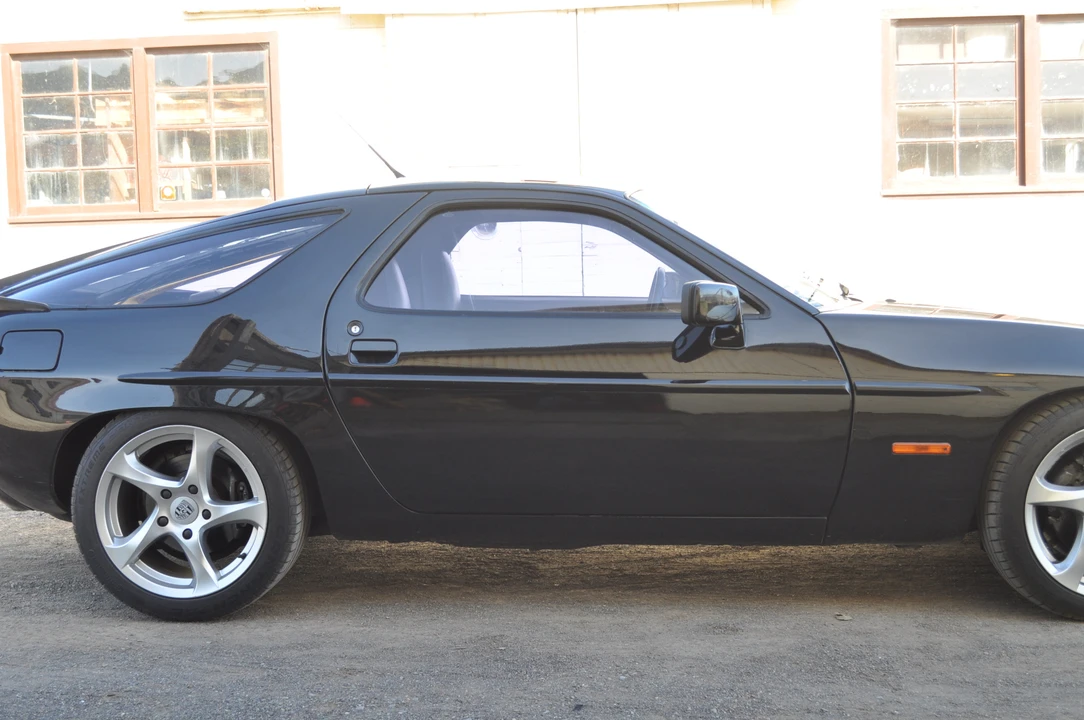 1985 Porsche 928 S - Image 7 of 31