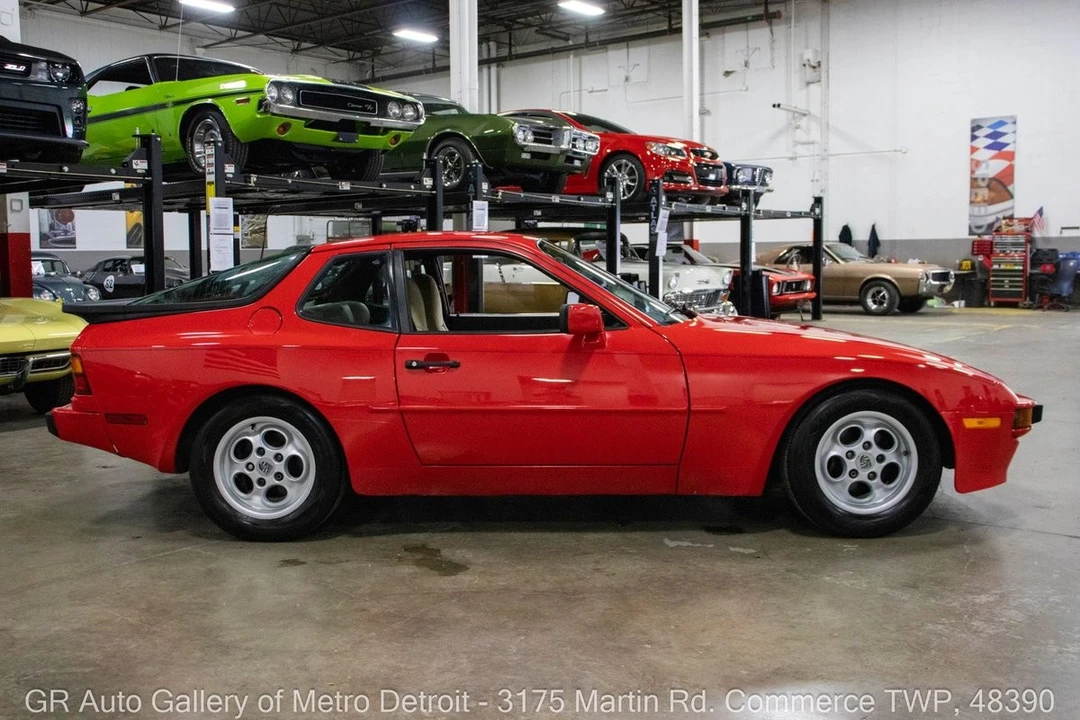 1985 Porsche 944 - Image 8 of 31