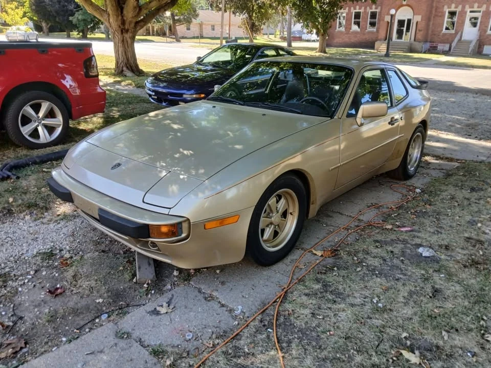 1985 Porsche 944 - Image 2 of 6