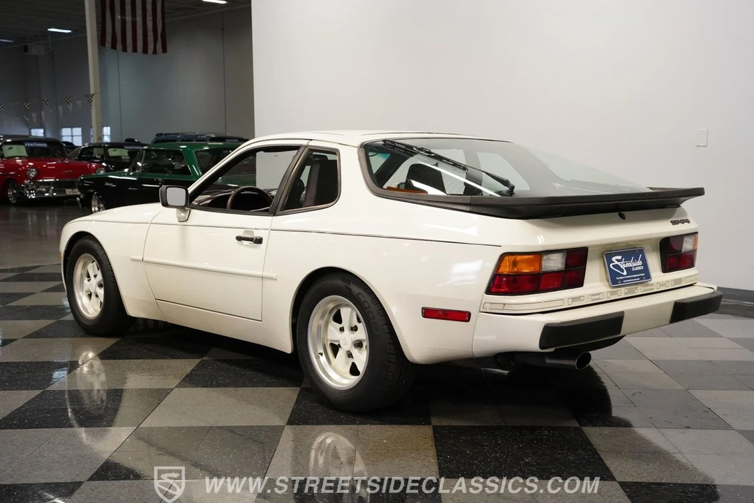 1985 Porsche 944 - Image 9 of 12
