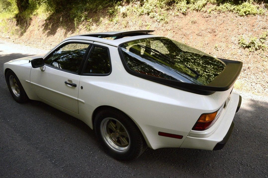 1985 Porsche 944 - Image 16 of 31