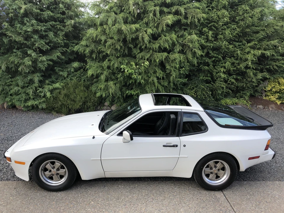 1985 Porsche 944 - Image 28 of 31