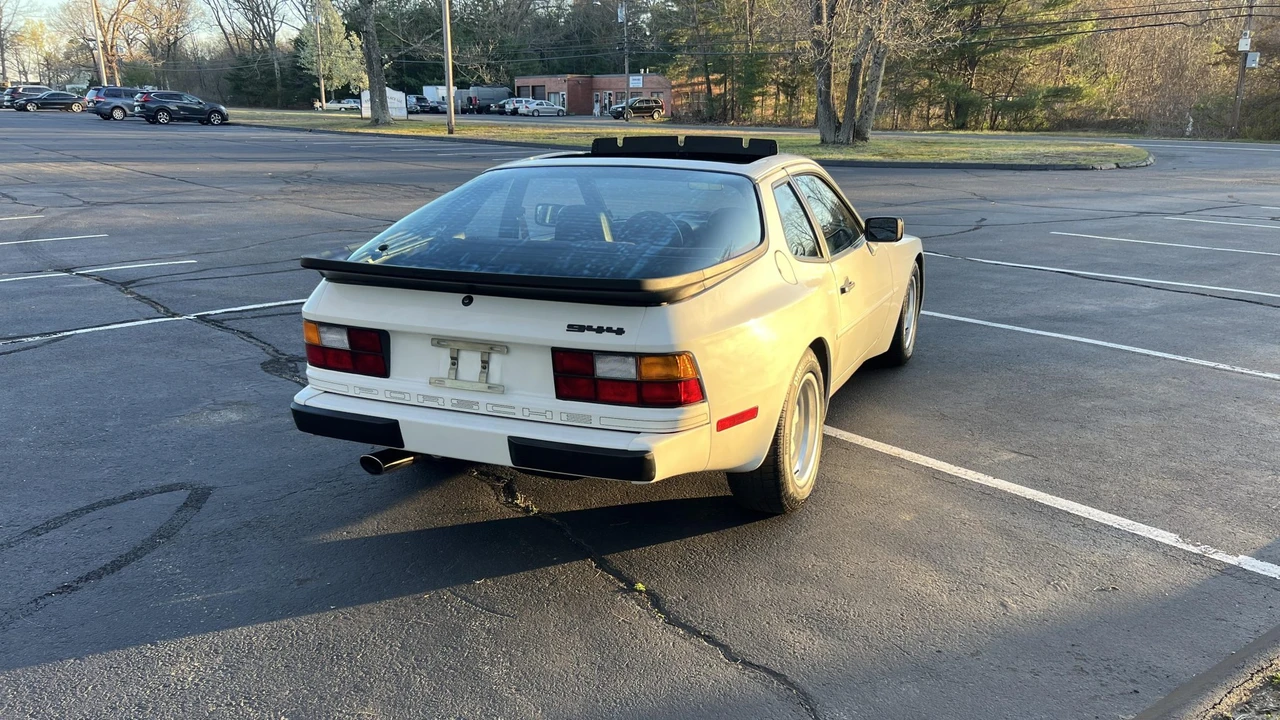 1985 Porsche 944 - Image 15 of 31