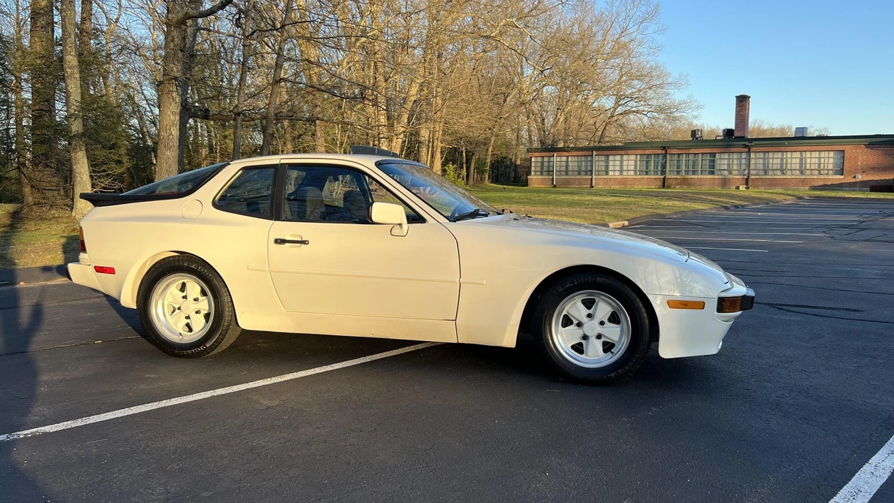 1985 Porsche 944 - Image 11 of 31
