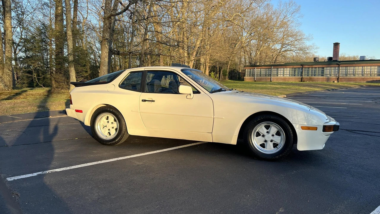 1985 Porsche 944 - Image 10 of 31