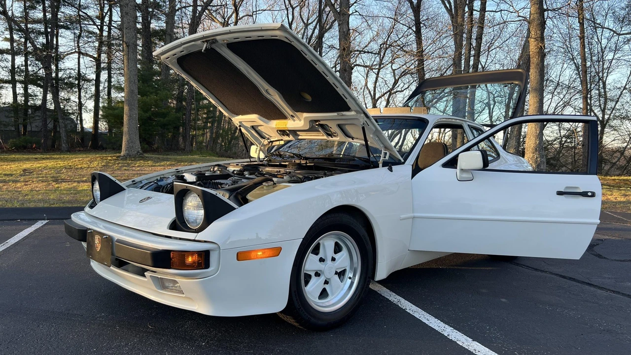 1985 Porsche 944 - Image 28 of 31