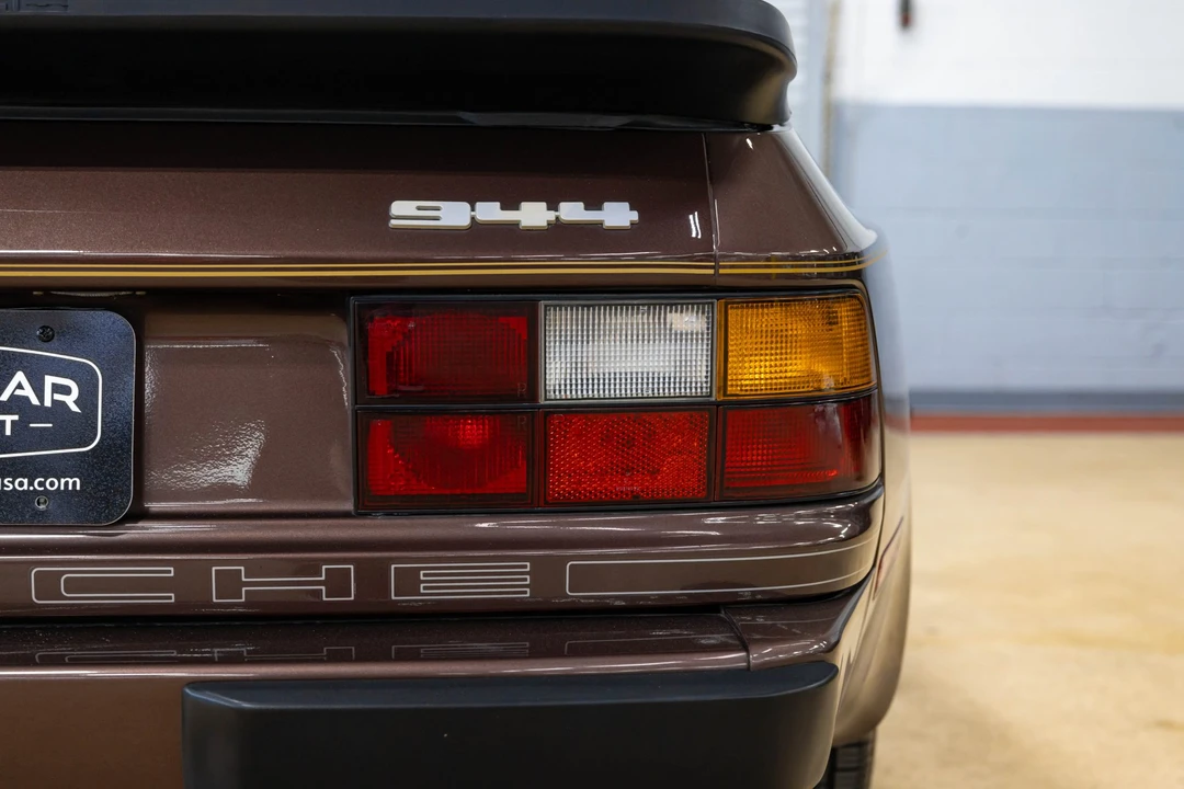 1985 Porsche 944 - Image 27 of 31