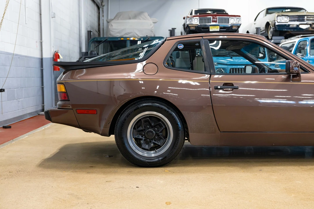 1985 Porsche 944 - Image 28 of 31