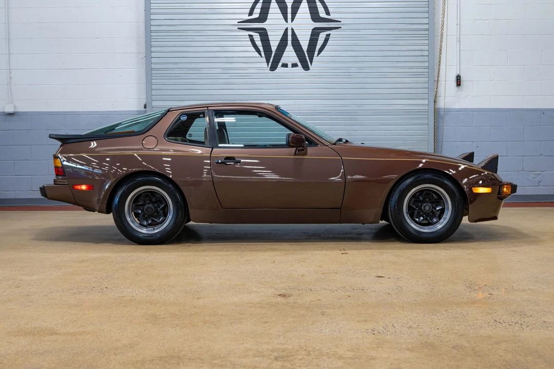 1985 Porsche 944 - Image 9 of 31