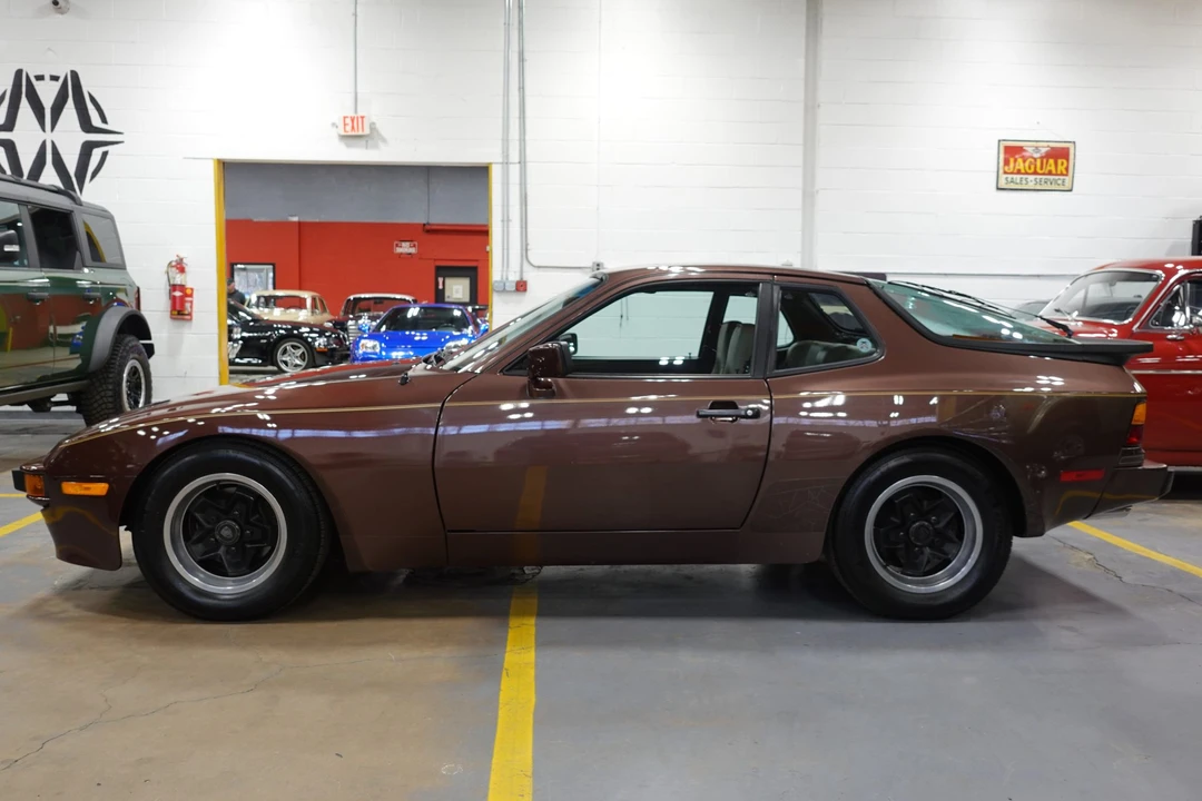 1985 Porsche 944 - Image 12 of 31