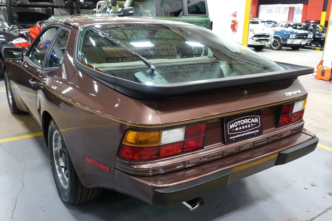 1985 Porsche 944 - Image 13 of 31