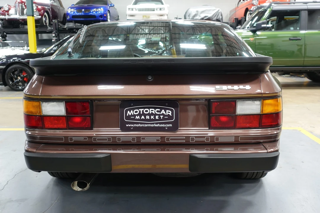 1985 Porsche 944 - Image 14 of 31