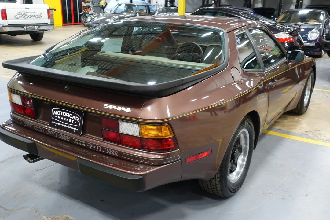 1985 Porsche 944 - Image 15 of 31